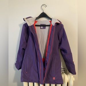 The perfect fall coat, both warm and stylish. Also great for workouts outdoors.